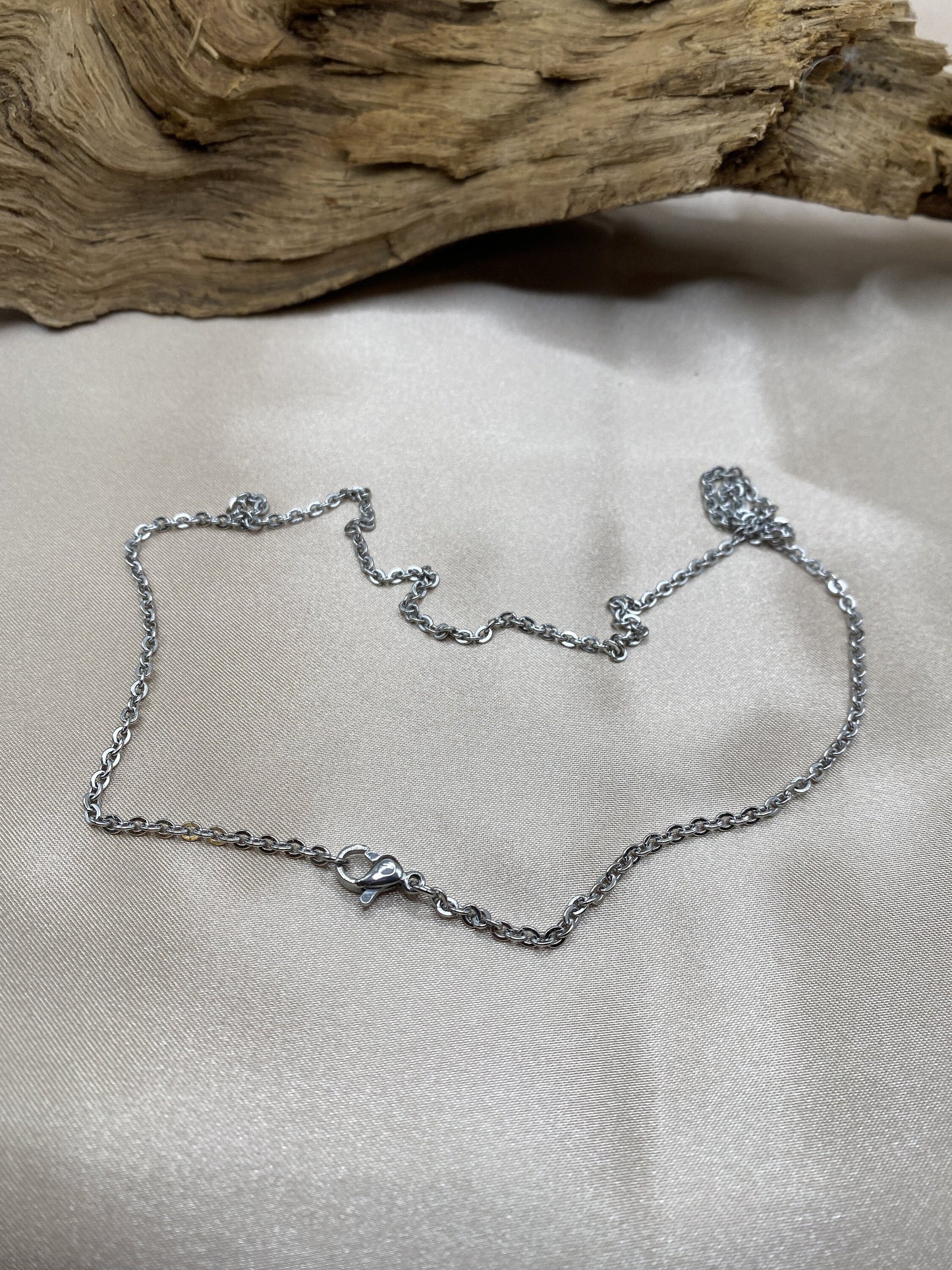 Pet Cremation Necklace – Cylinder Ash Holder with Engraved Paw Print & “Love” Charm, Memorial Jewelry for Pet Loss