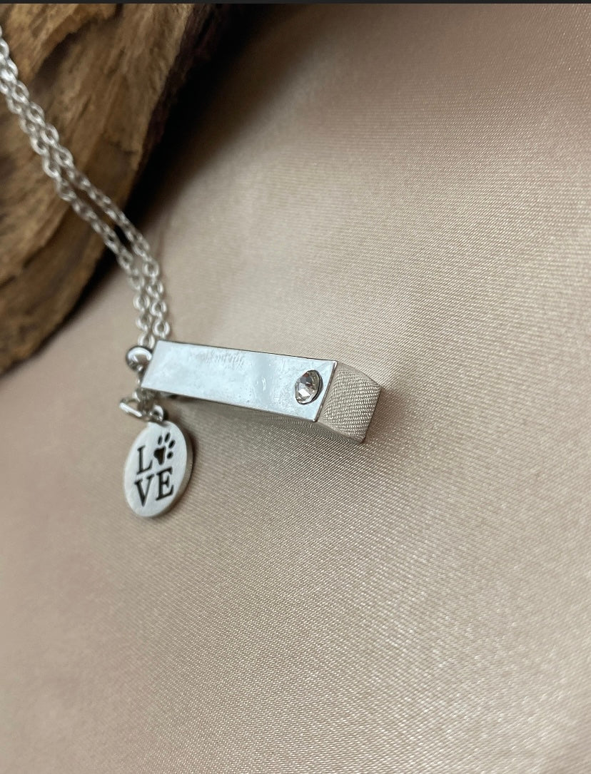 Pet Loss Cremation Necklace – Paw Print Bar Urn Jewelry with Rhinestone & “Love” Charm for Pet Ashes