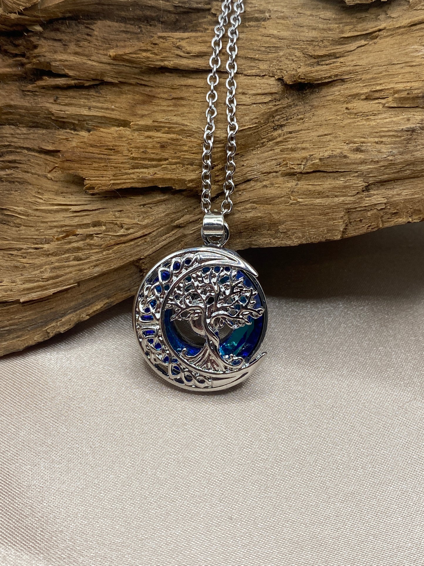 Tree of Life Urn Necklace – Silver Family Tree Memorial Pendant for Ashes