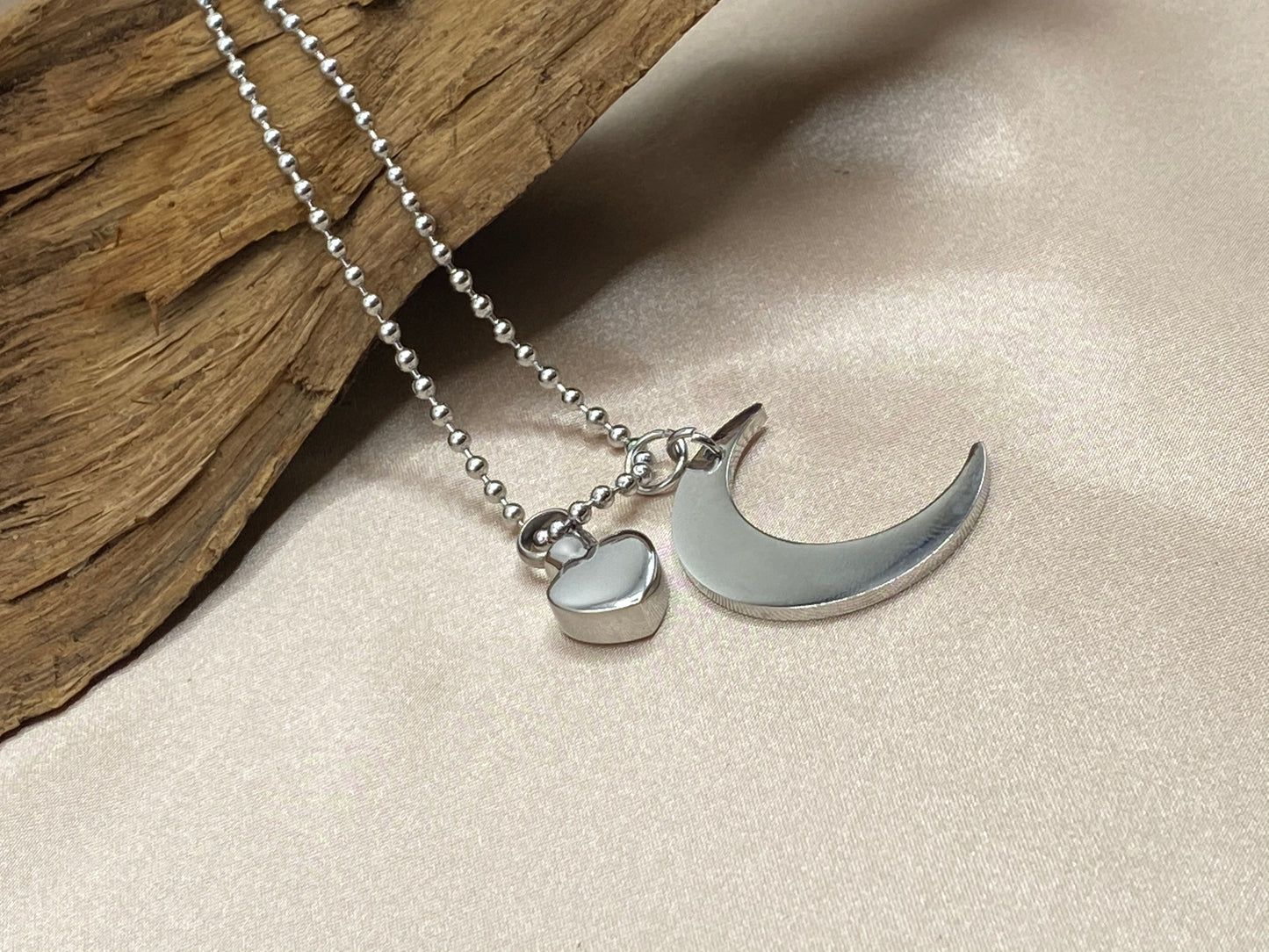 Back of cremation necklace