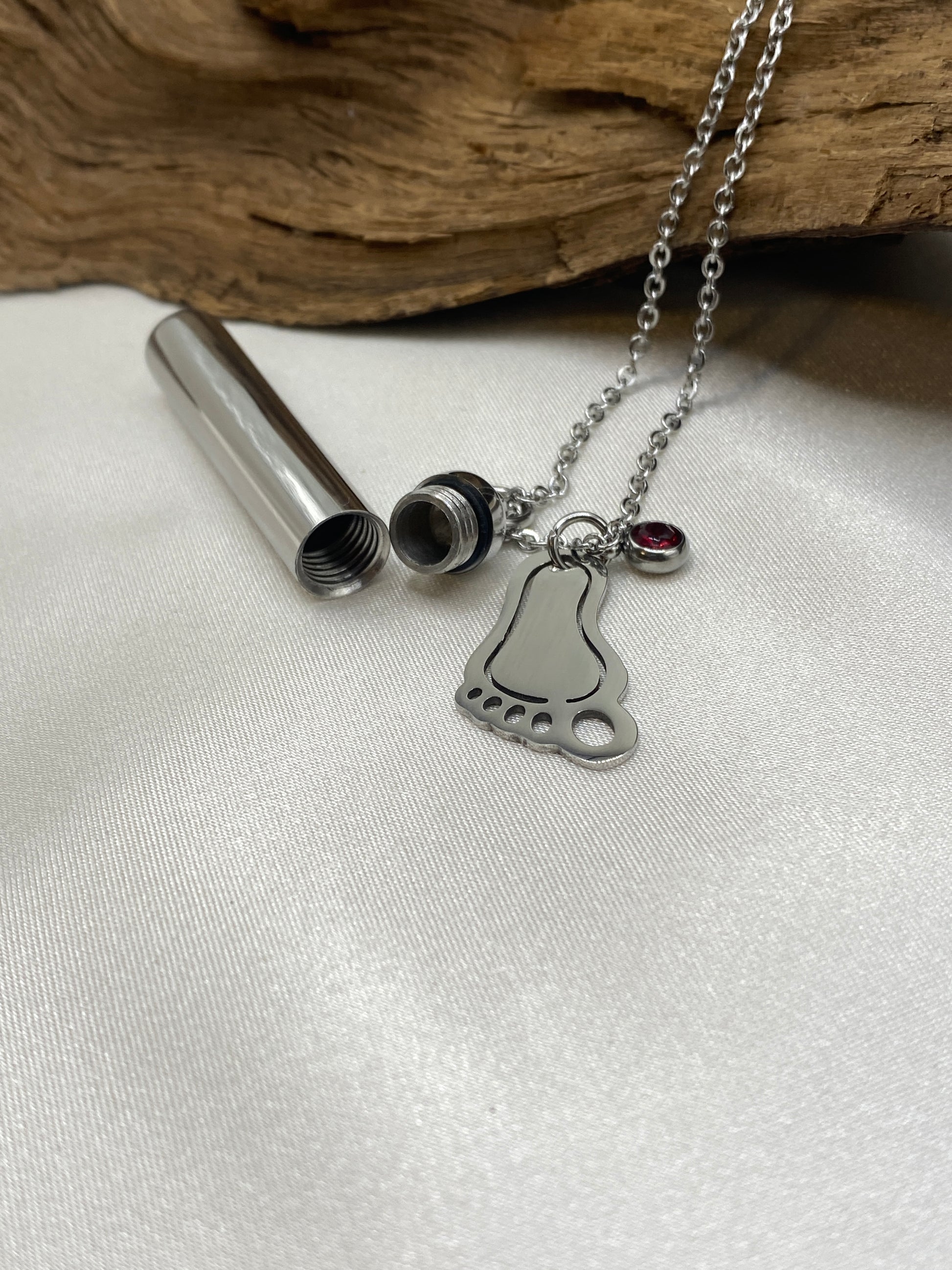 Openable stainless steel pendant