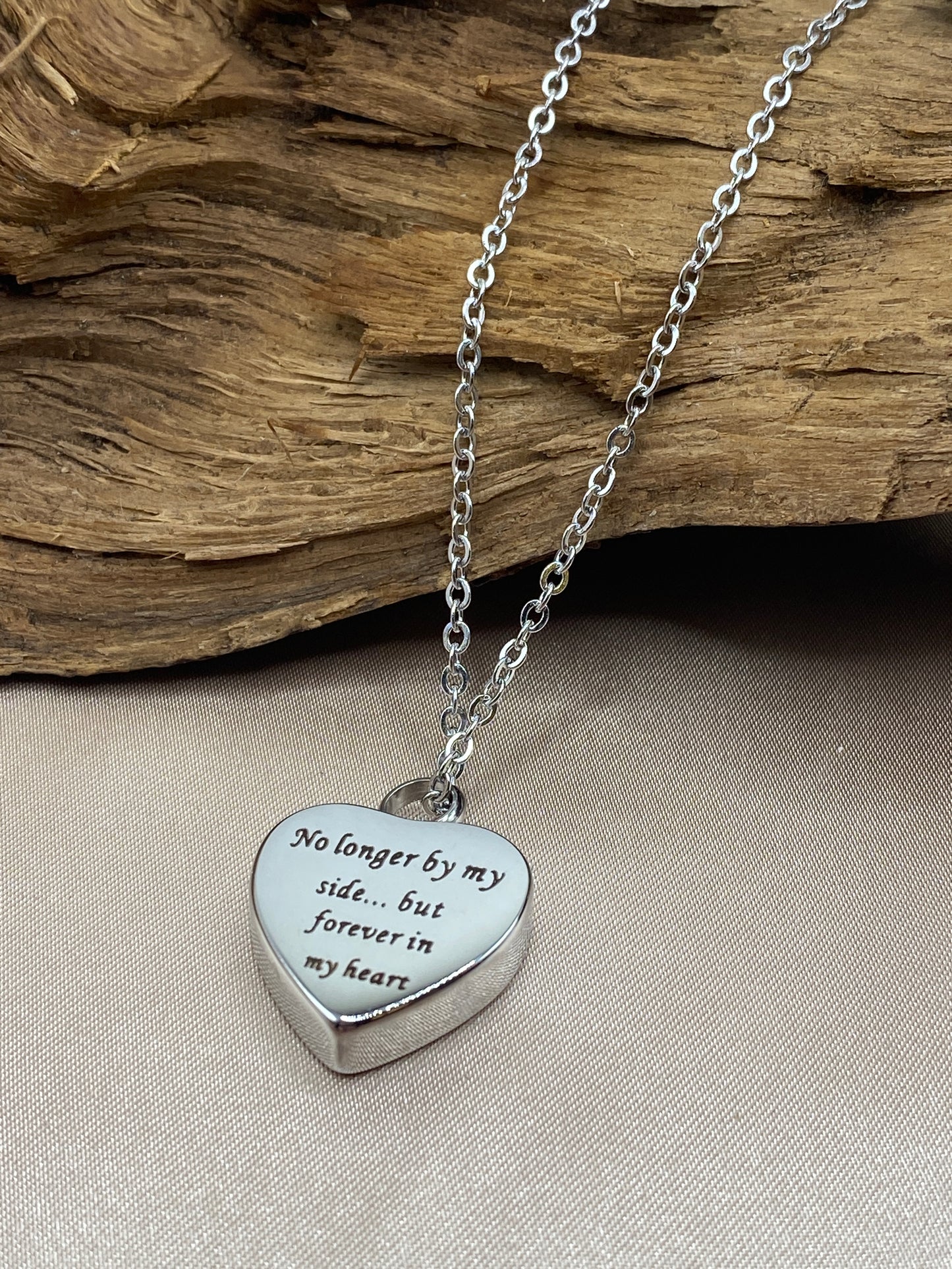 Cremation memorial pendant necklace