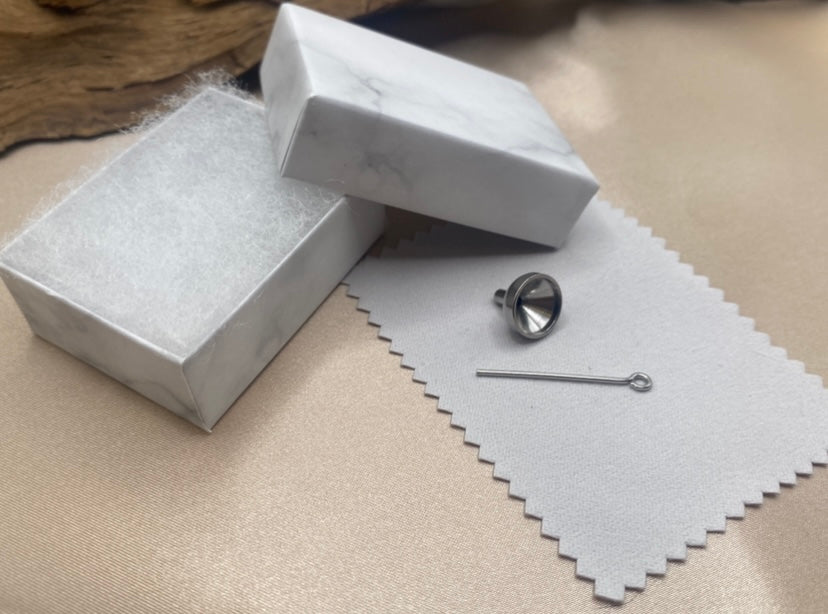 Rose Flower Cremation Urn Necklace – Memorial Jewelry for Women