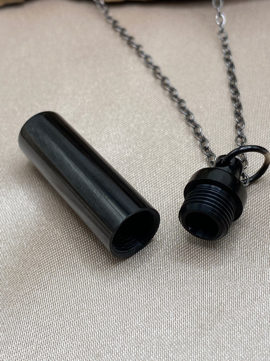 Openable cremation necklace