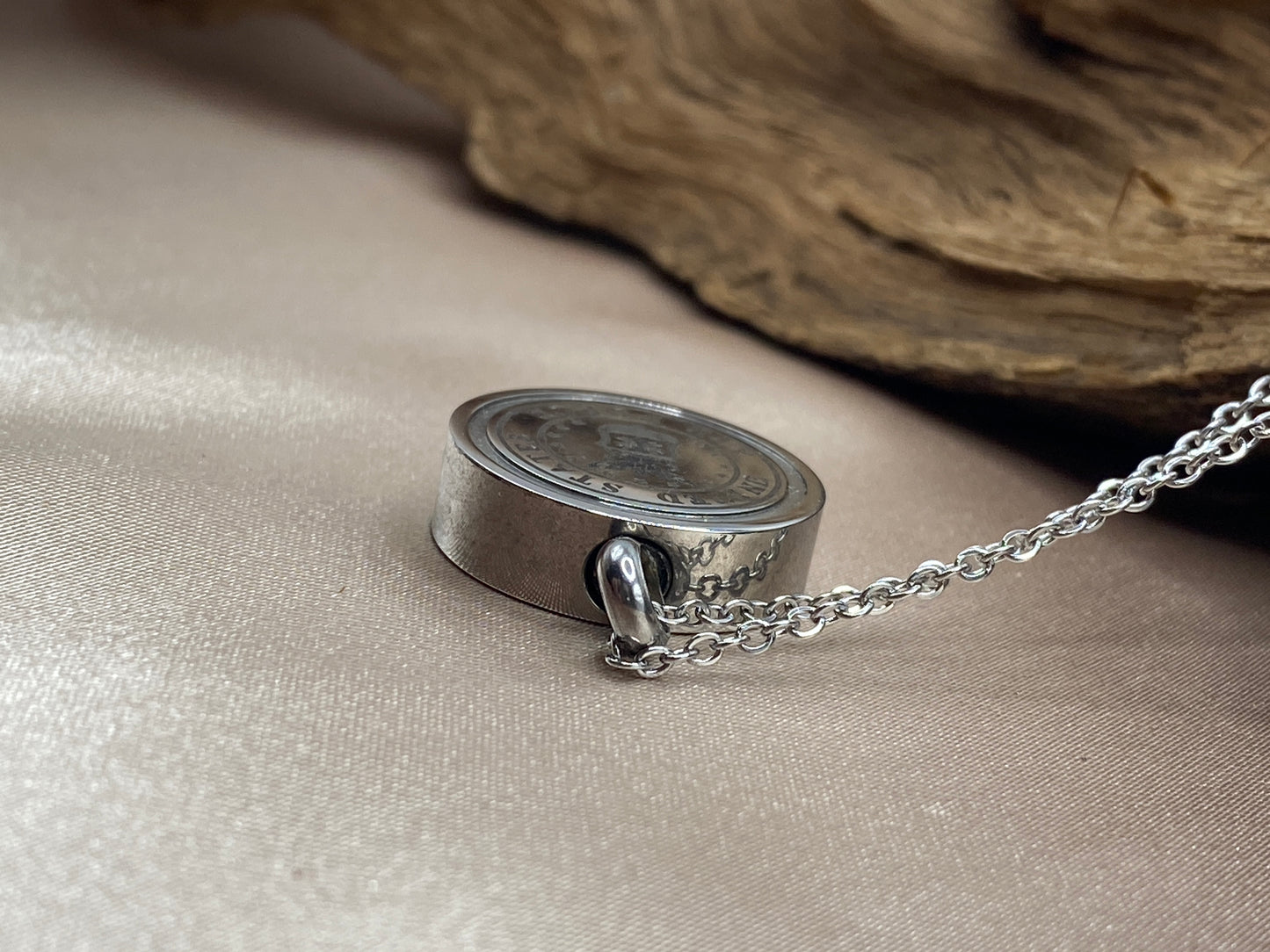 Cremation jewelry necklace