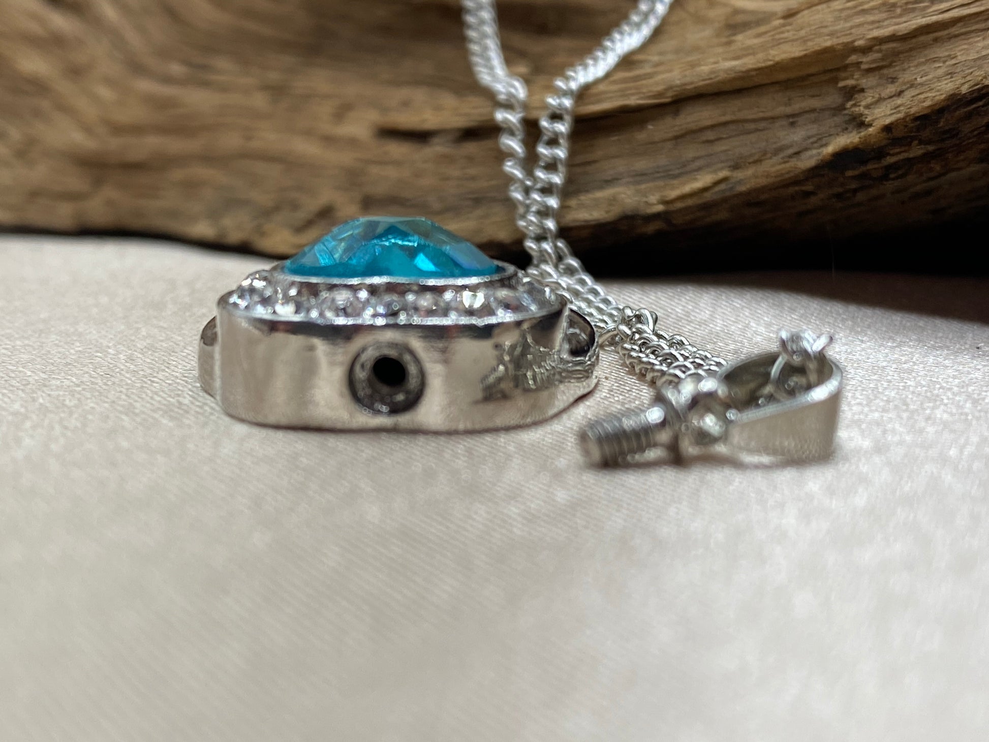Openable cremation heart necklace