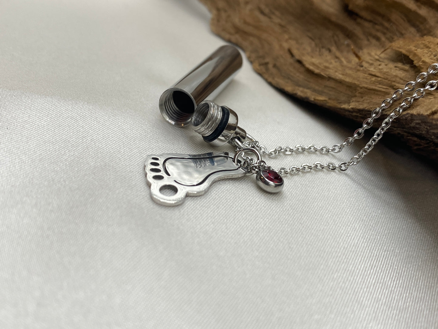 Cremation urn necklace