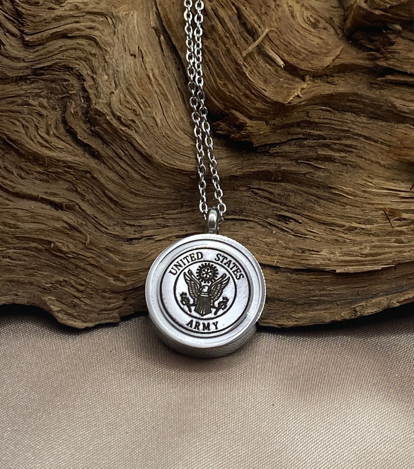 Cremation necklace for US Army