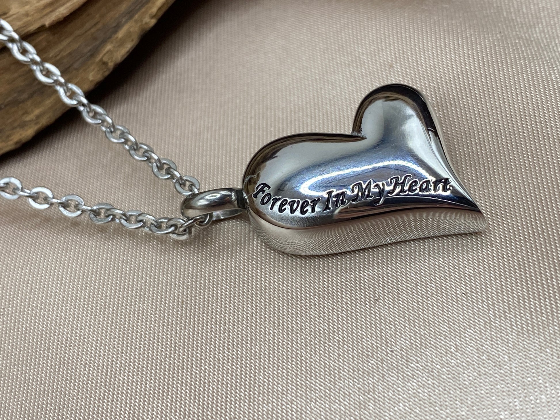 Stainless steel pendant heart and chain