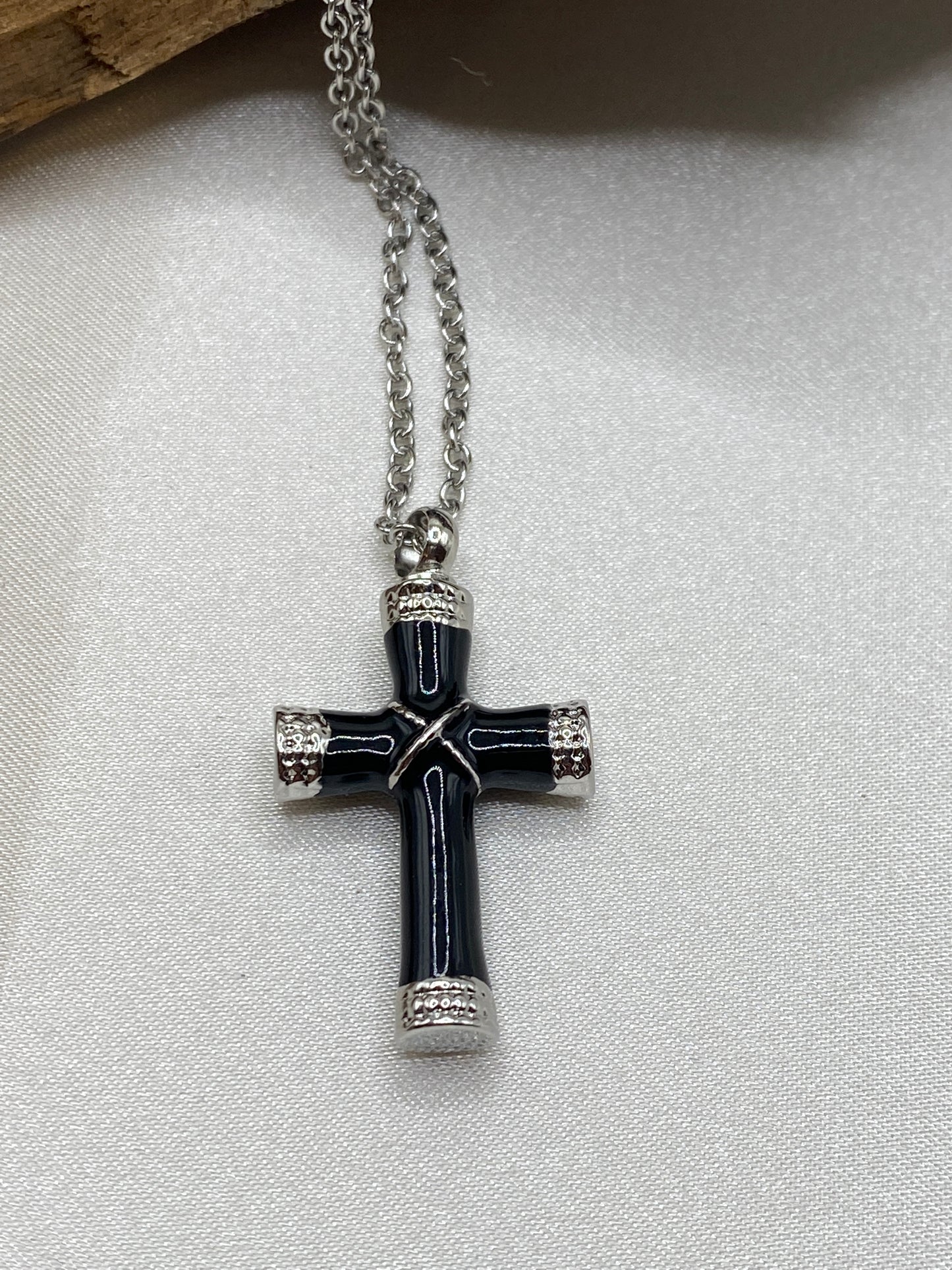 Cross Cremation Urn Necklace – Rope Detail Memorial Pendant for Ashes