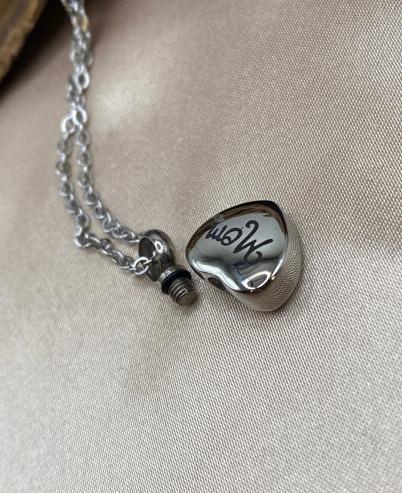 Small Heart Urn Keychain – Engraved "Mom" Memorial Keepsake for Ashes