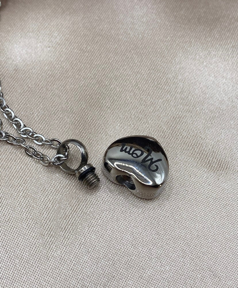 Small Heart Urn Keychain – Engraved "Mom" Memorial Keepsake for Ashes
