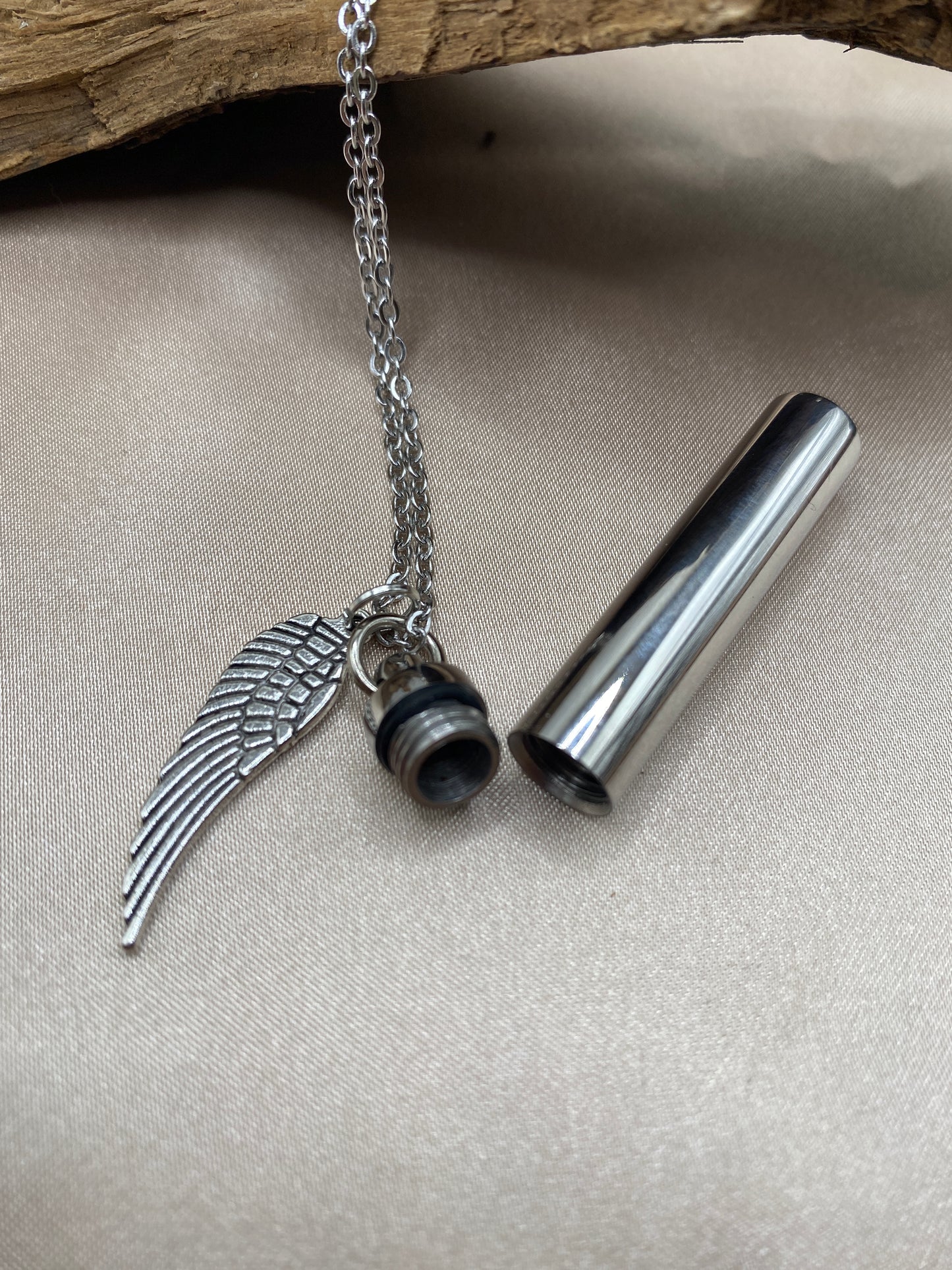 Openable cylinder cremation pendant for ashes