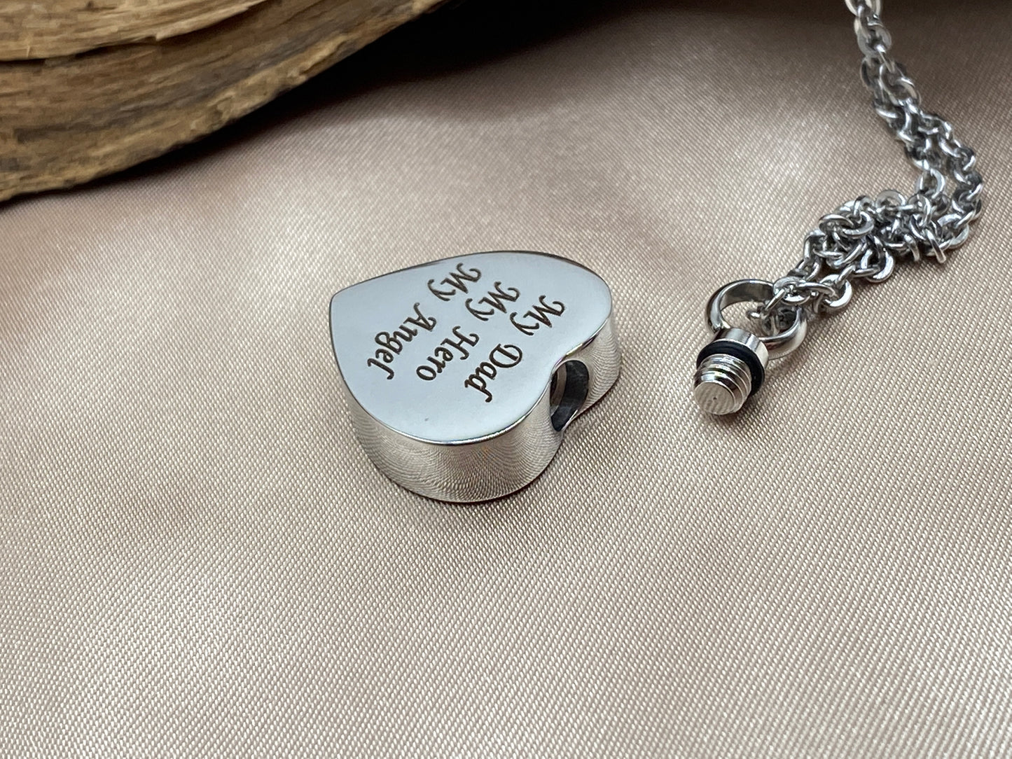 Openable cremation pendant heart 