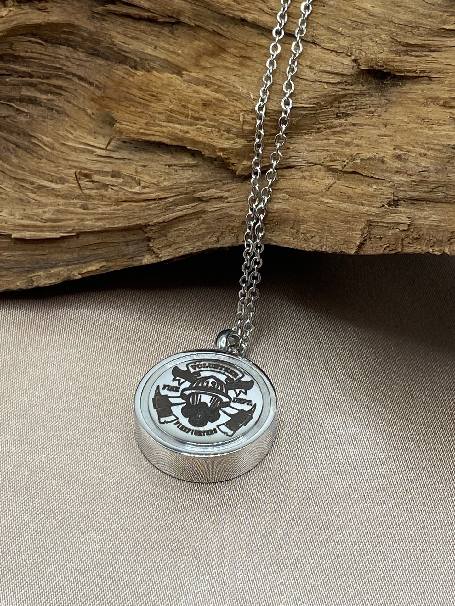 Cremation necklace for ashes