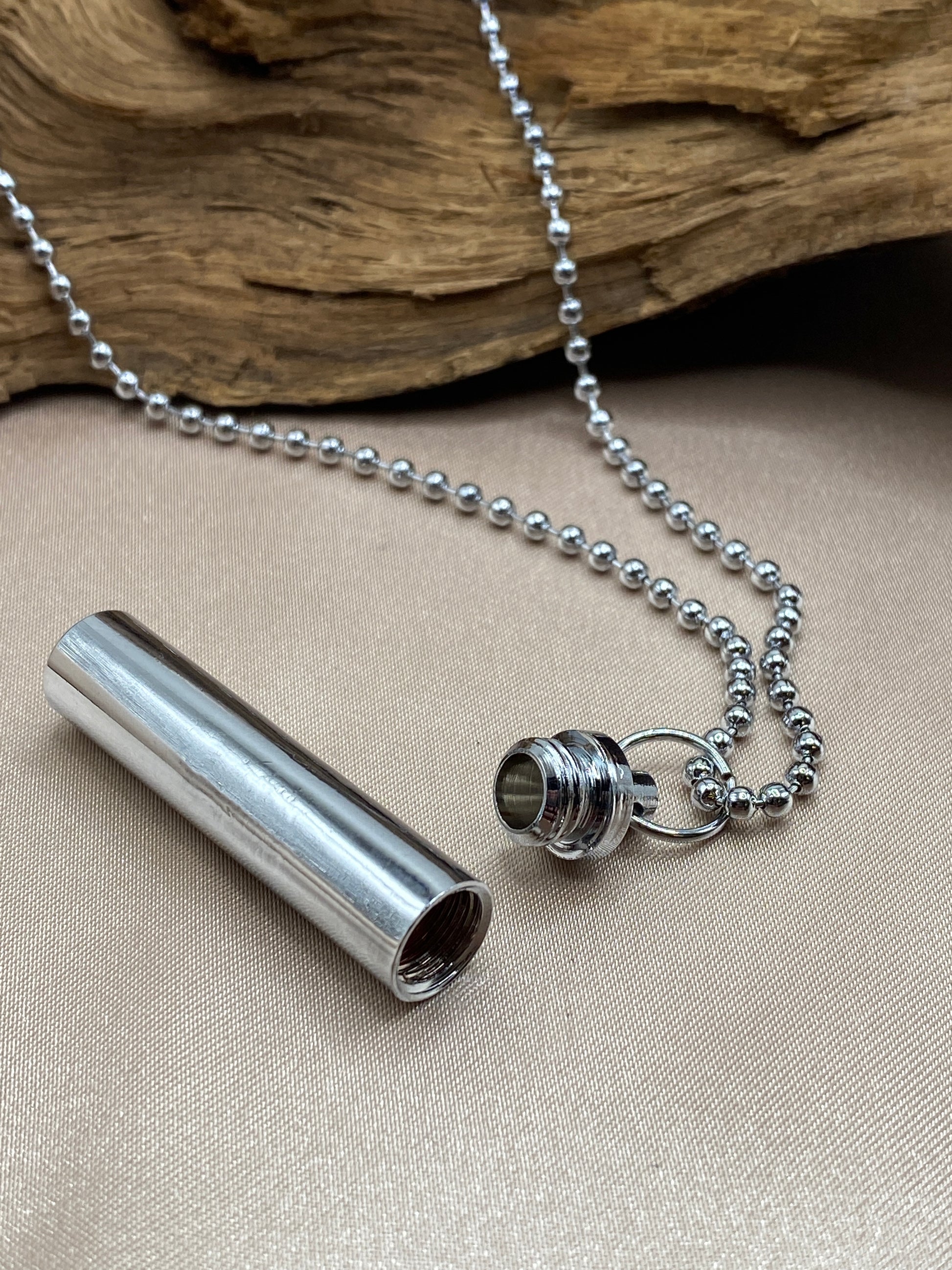 Openable cremation cylinder necklace for ashes