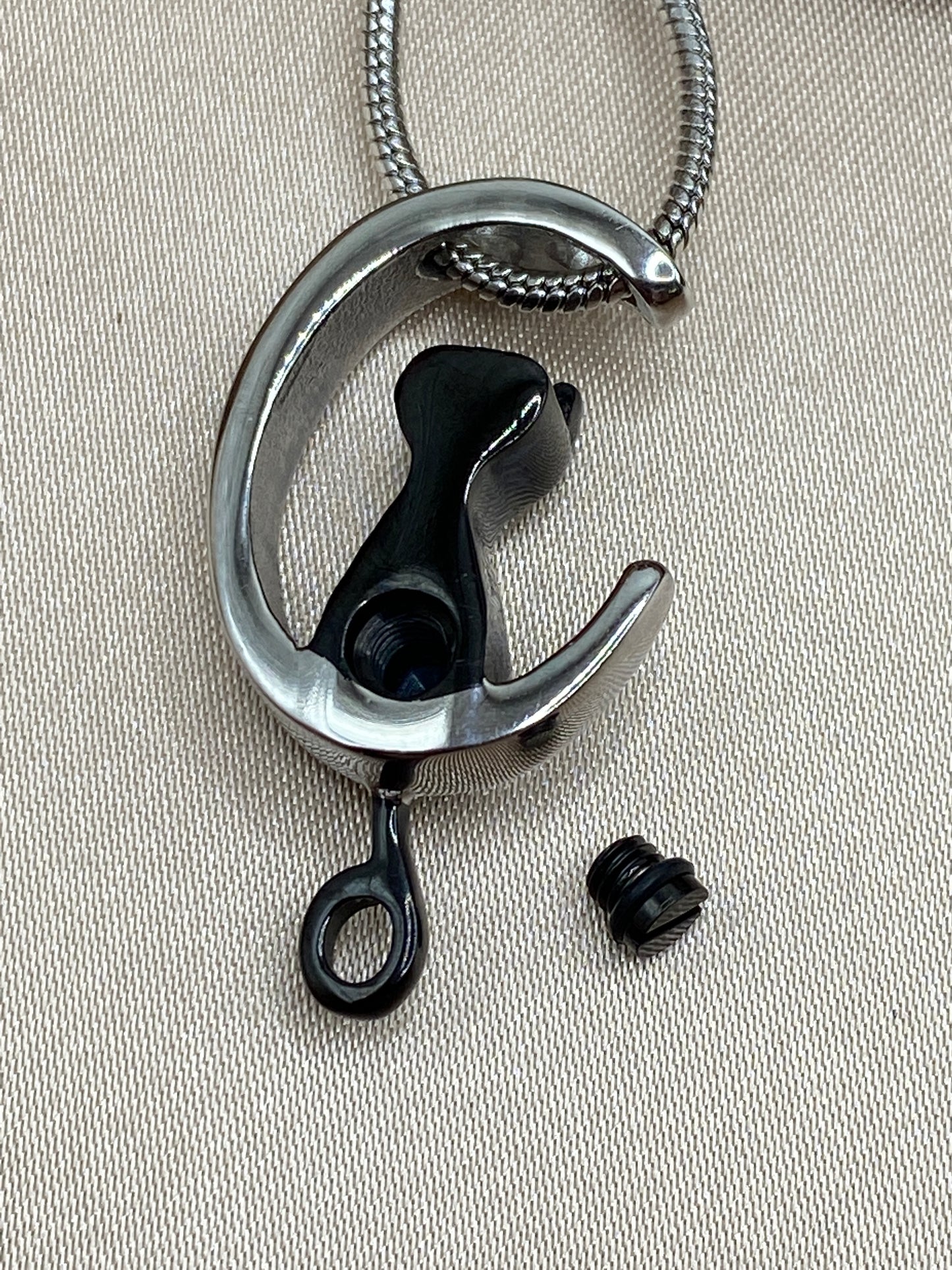 Openable cremation pendant holds pet ashes